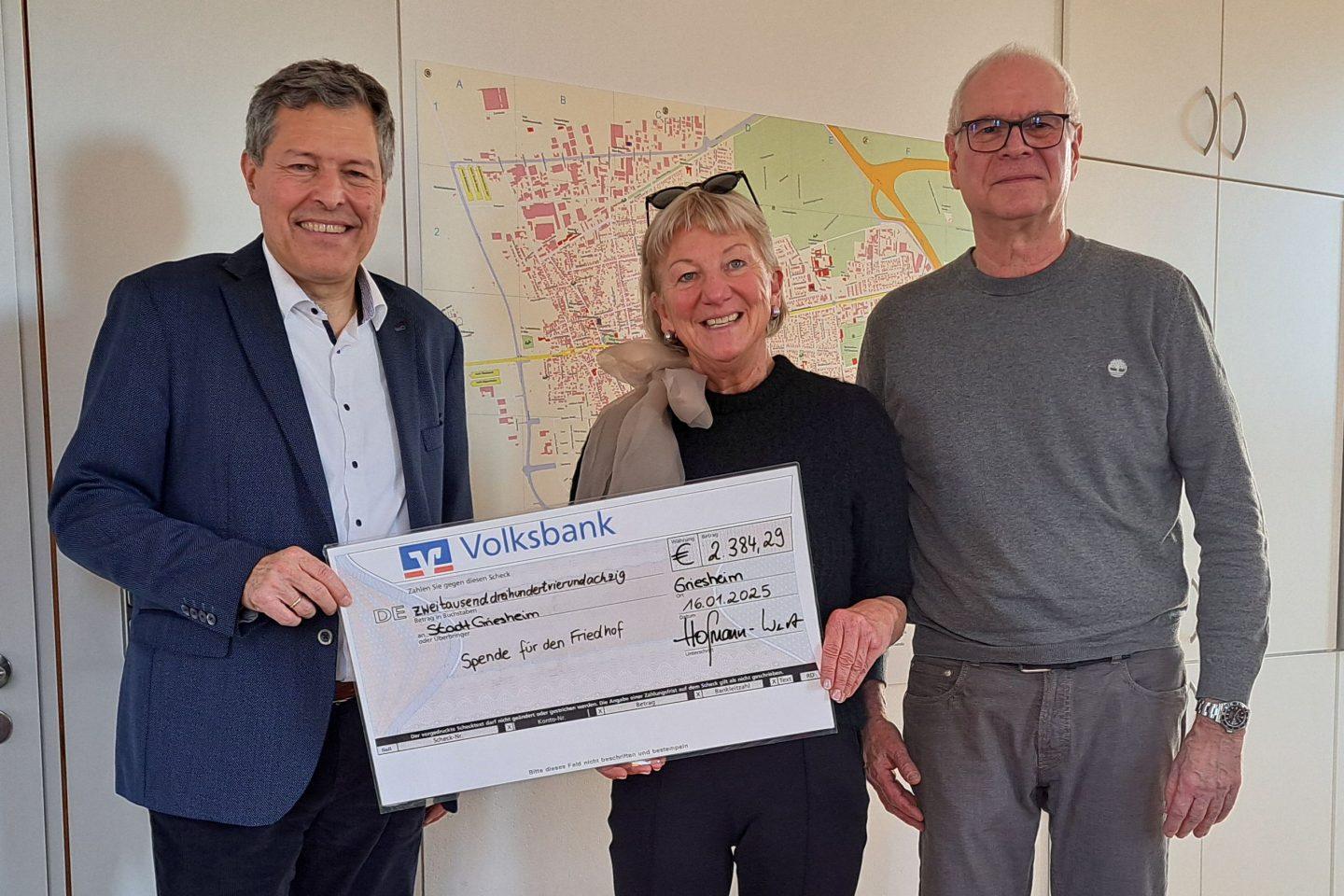 Spende für den Friedhof. Foto: Stadt Griesheim