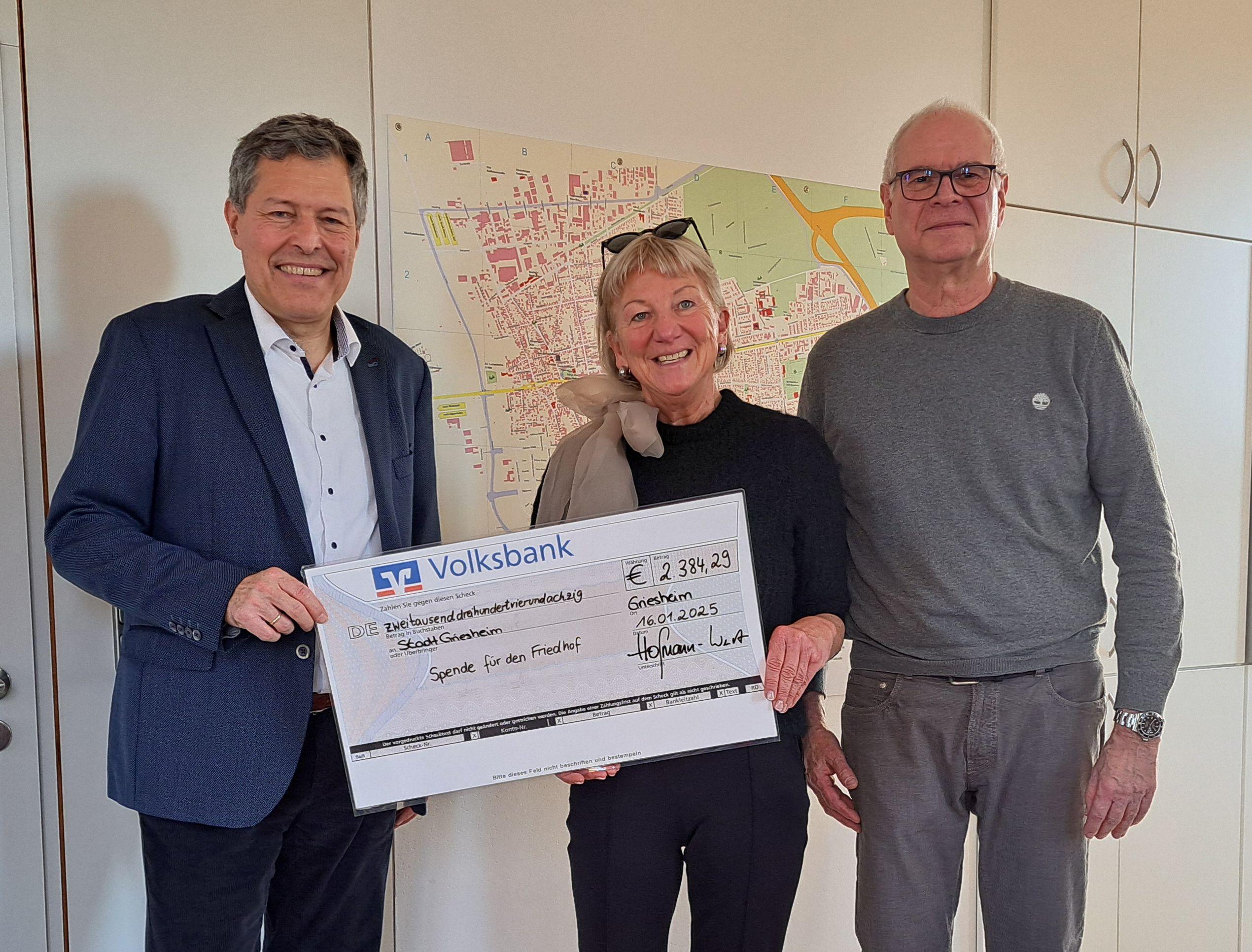 Spende für den Friedhof. Foto: Stadt Griesheim