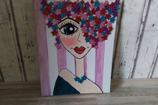 Foto: Nadine Molter malt mit Vorliebe knallbunte Frauenköpfe Foto: Nadine Molter