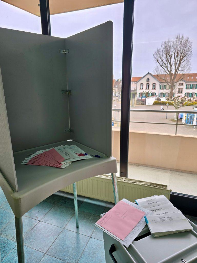 Wahlkabine im Stadthaus. Foto: PSGG