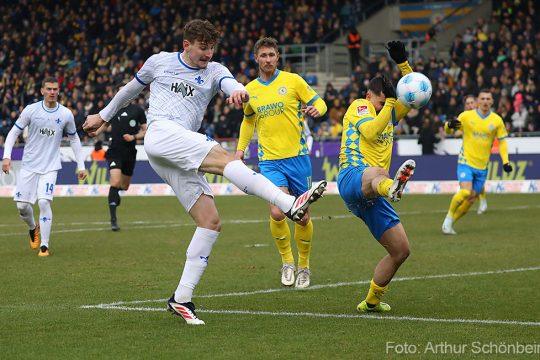 Eintracht Braunschweig gegen SV Darmstadt 98