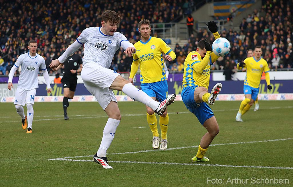 Eintracht Braunschweig gegen SV Darmstadt 98