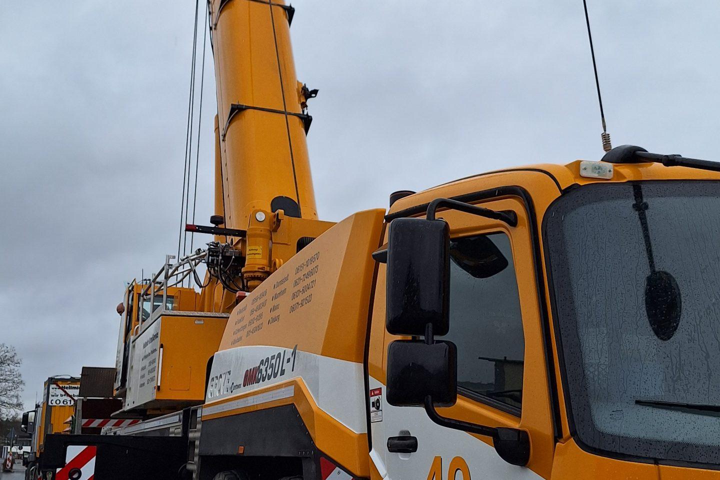 Kranarbeiten an der Schule im Angelgarten Groß-Zimmern. Foto: DA.news