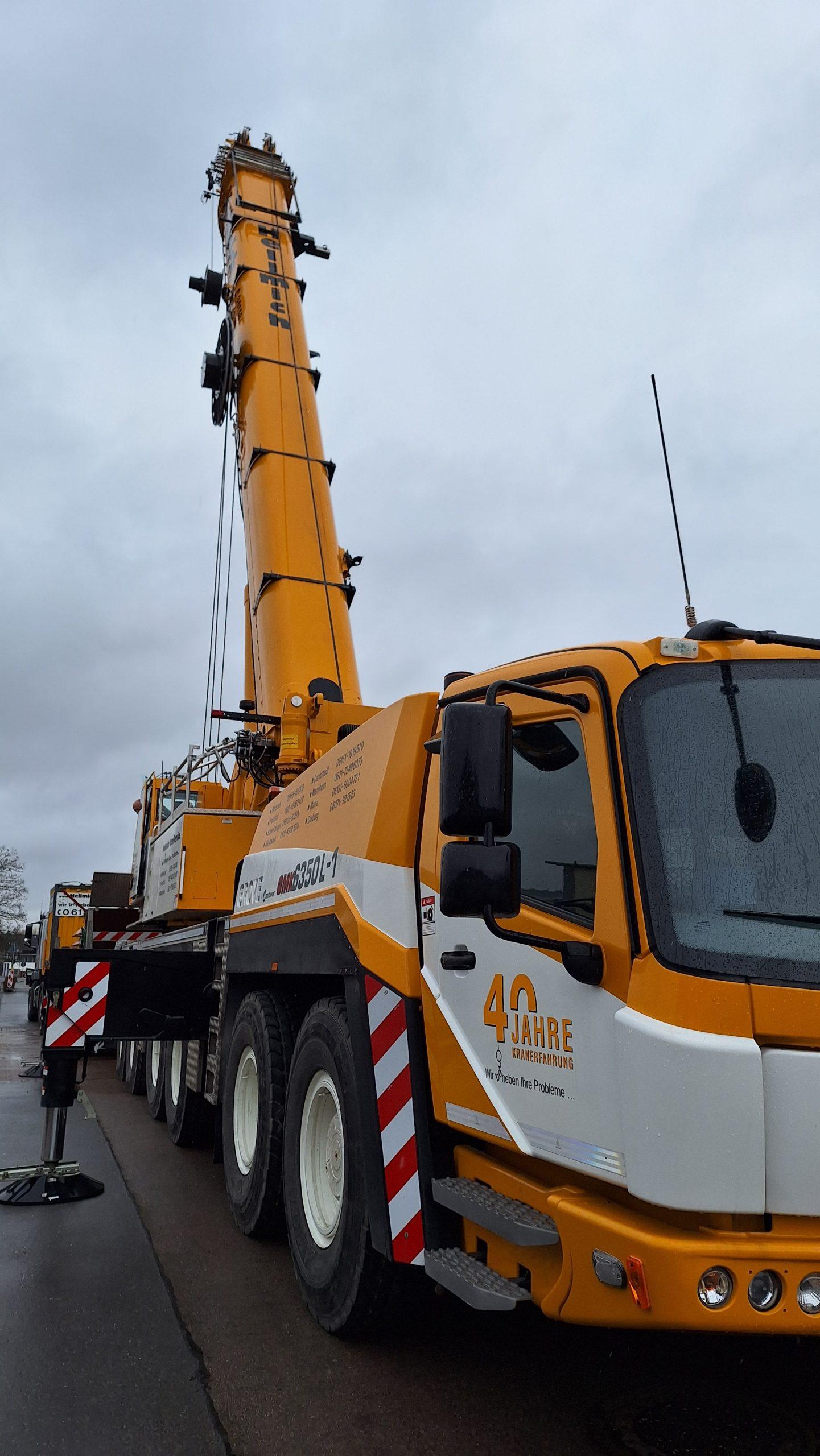 Kranarbeiten an der Schule im Angelgarten Groß-Zimmern. Foto: DA.news