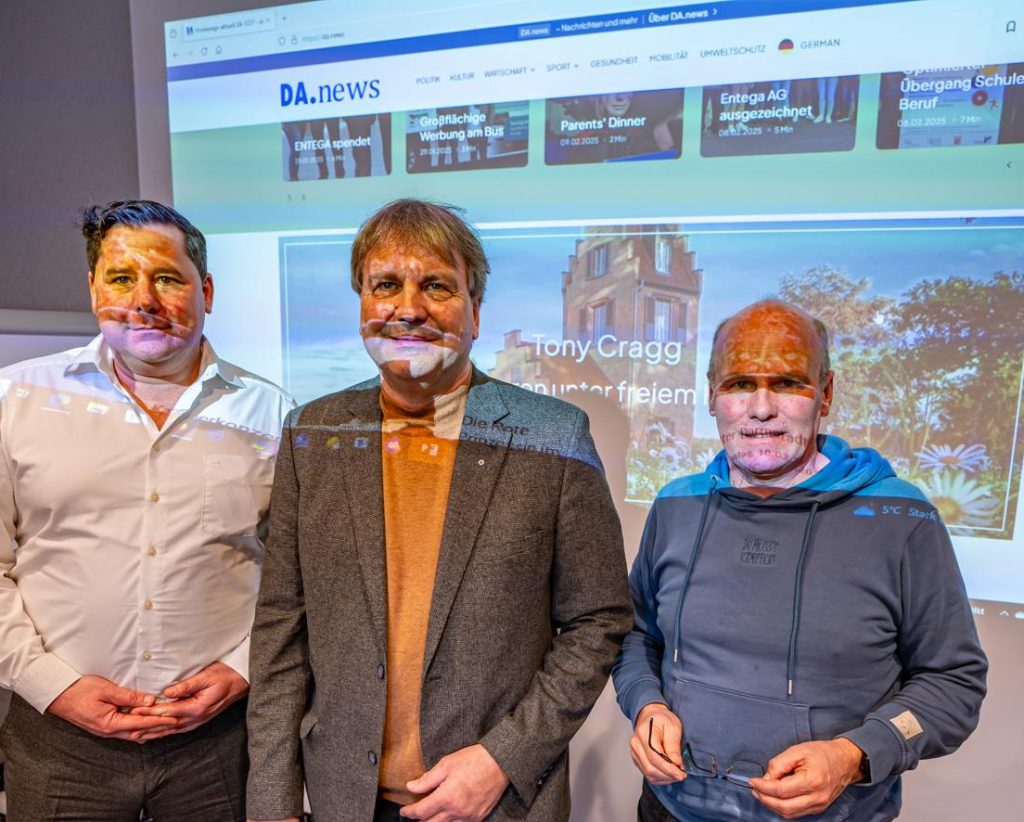 UDVM Geschäftsführer Ulrich Diehl (mitte) mit Alexander Götz (li) und Arthur Schönbein bei der Präsentation der neuen Nachrichtenplattform DA.news. Fotos: René Antonoff