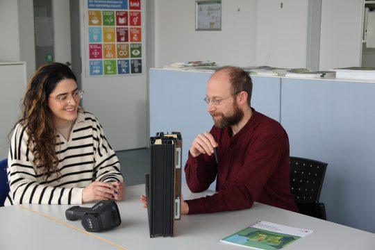 Sanierungsmanager Krick bei der Beratung. Foto: Stadt Riedstadt