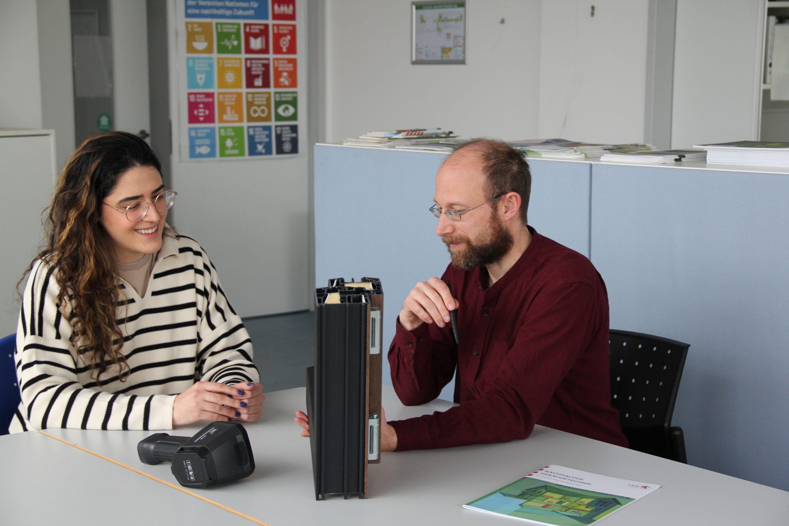 Sanierungsmanager Krick bei der Beratung. Foto: Stadt Riedstadt