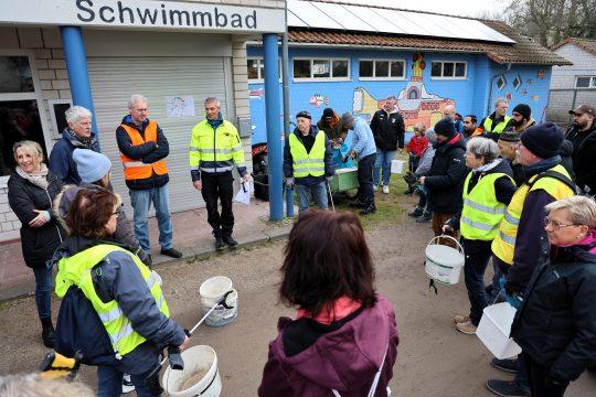 Einsatzbesprechung der Müllsammelaktion in Goddelau bei der Müllsammelaktion 2024. Archivfoto: Stadt Riedstadt