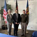 Gedenkveranstaltung 80. Jahrestag Kriegsende in Darmstadt am 25. März 1945.Eintrag in das Goldene Buch. Foto: Wissenschaftsstadt Darmstadt