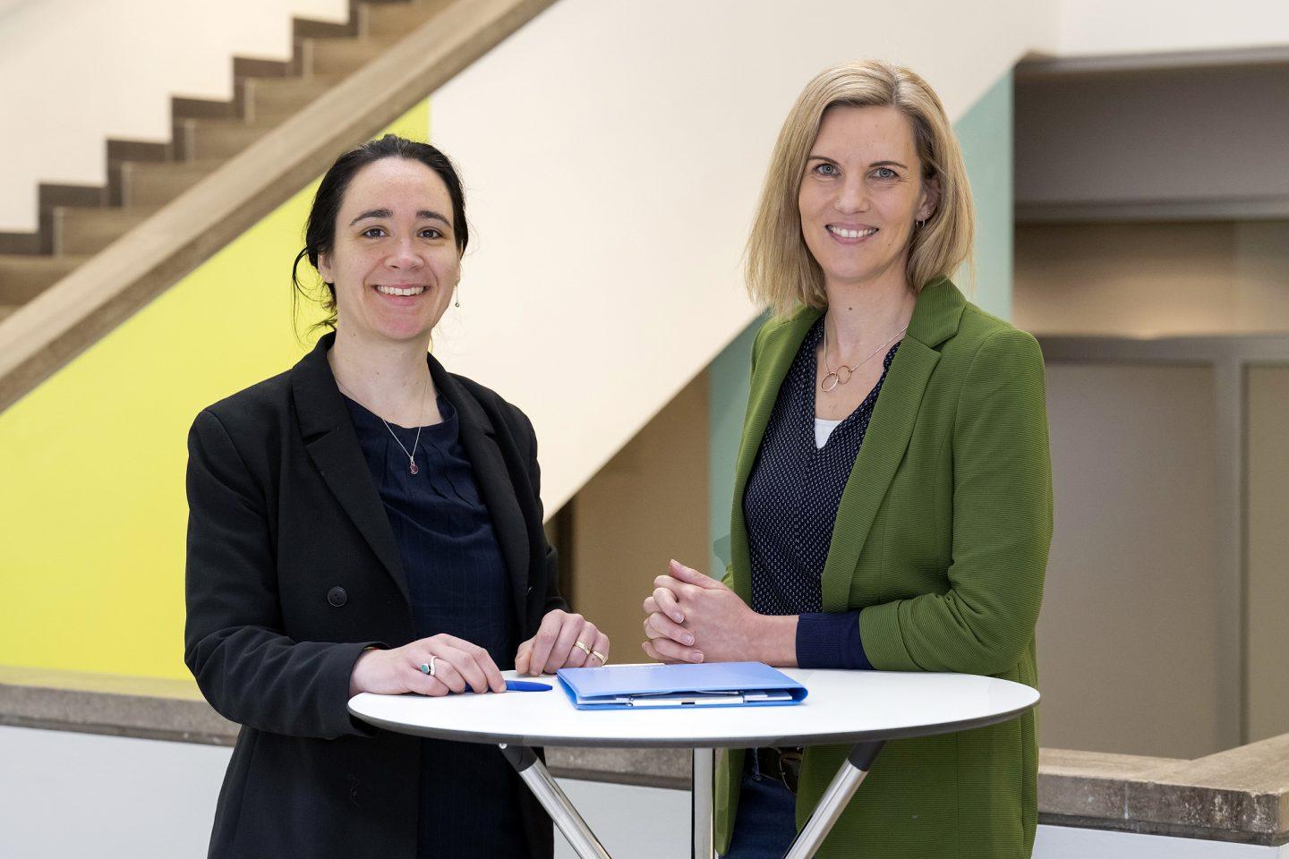 Die beiden Fachberaterinnen für Inklusion der IHK Darmstadt, Lucy Singer (links) und Nicole Splinter. Foto: IHK