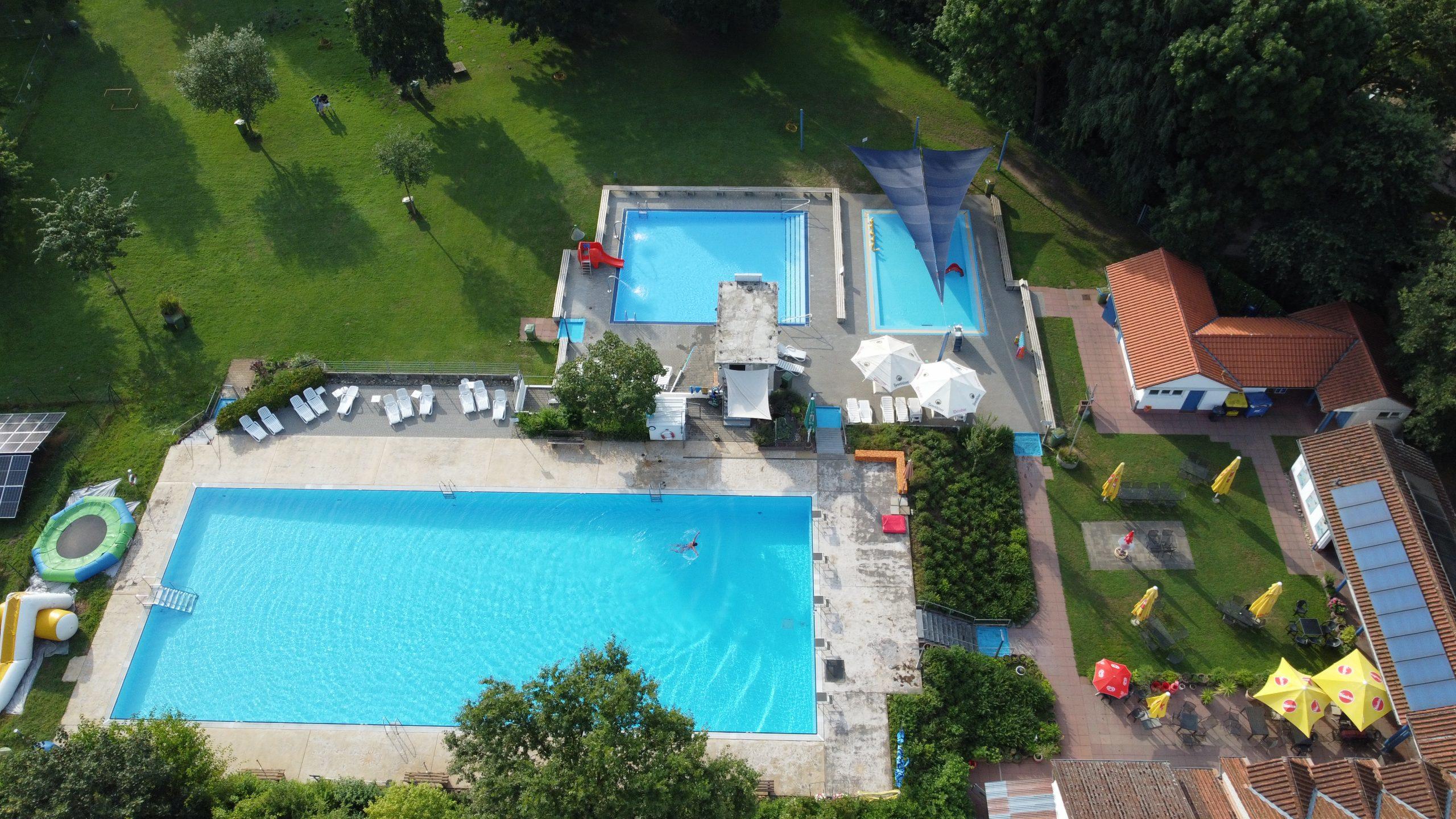 Bereit für den Besucheransturm: Am 17. Mai startet das Freibad Goddelau in die neue Badesaison. Foto Stadt Riedstadt