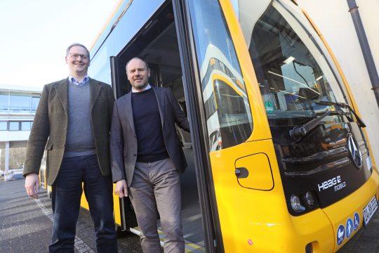 Im Gespräch mit den beiden Geschäftsführern von HEAGmobilo, Johannes Gregor und Arne Rath, erhalten wir interessante Einblicke in ihre beruflichen Werdegänge und die strategische Ausrichtung des Unternehmens.