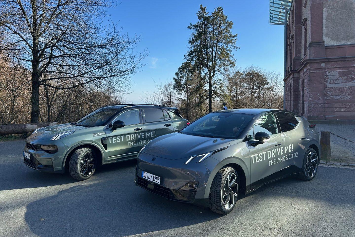 Vergleichstest: Lynk & Co 01 PHEV vs. Lynk & Co 02 EV – Welches Konzept überzeugt mehr?