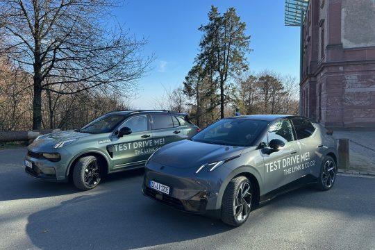 Vergleichstest: Lynk & Co 01 PHEV vs. Lynk & Co 02 EV – Welches Konzept überzeugt mehr?