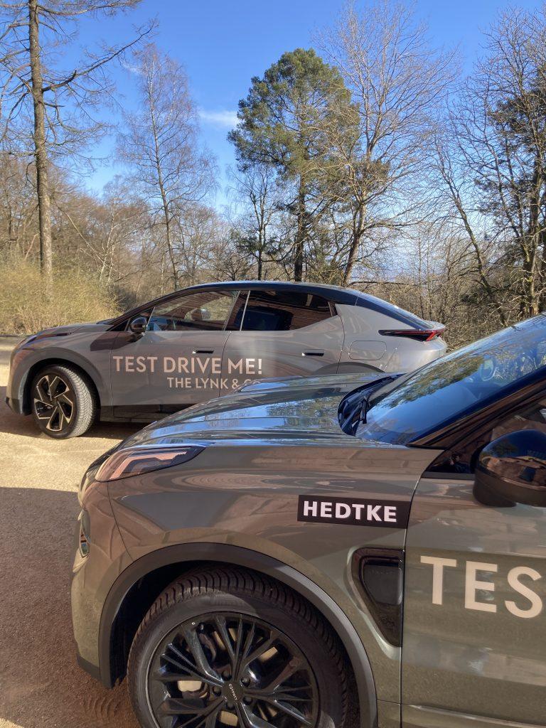 Vergleichstest: Lynk & Co 01 PHEV vs. Lynk & Co 02 EV – Welches Konzept überzeugt mehr?