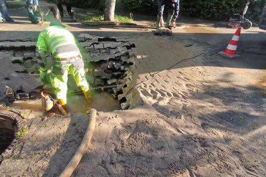 Wasserrohrbruch Hochhäuser Eulerweg. Foto: Pressestelle Griesheim
