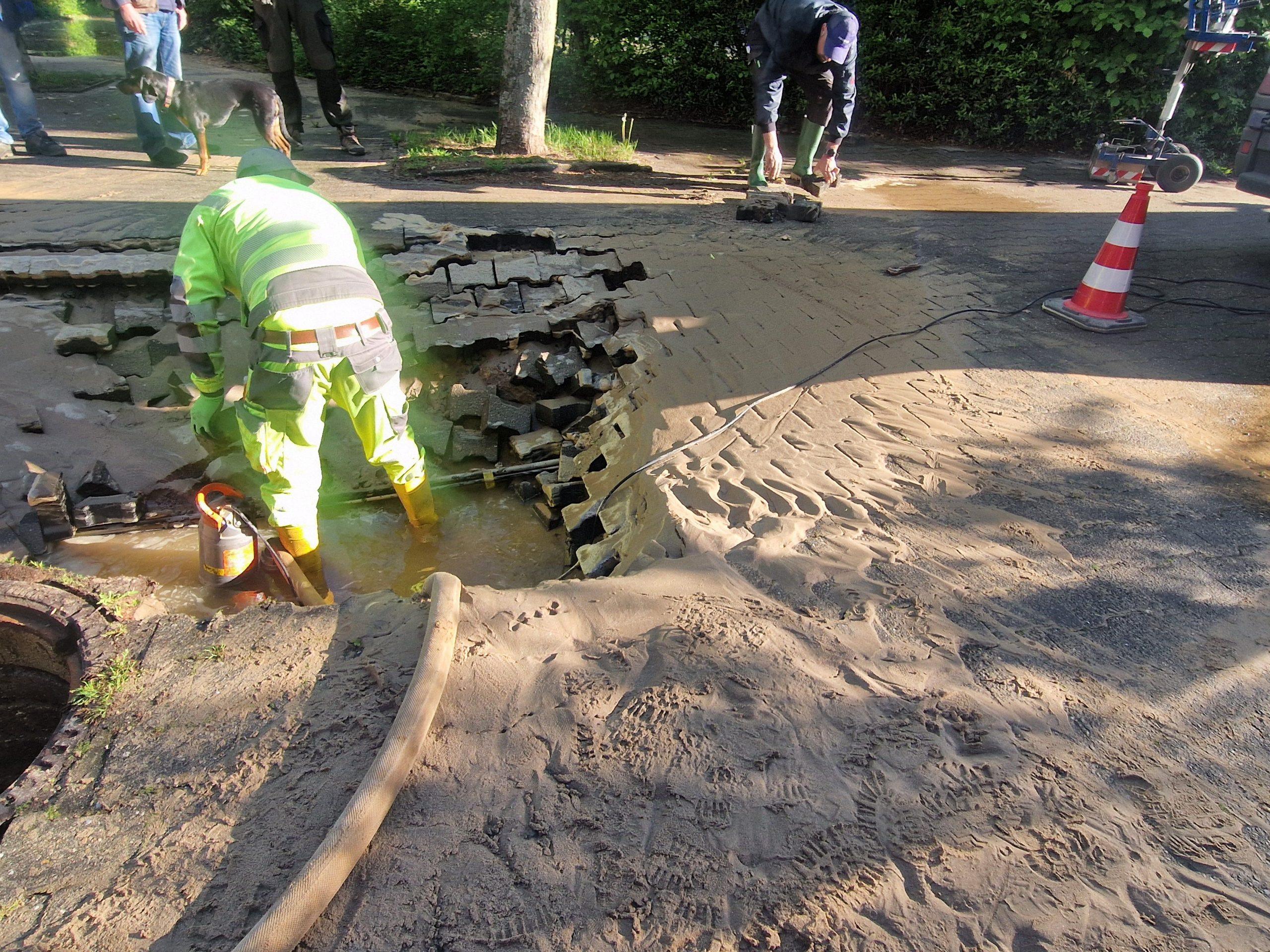 Wasserrohrbruch Hochhäuser Eulerweg. Foto: Pressestelle Griesheim