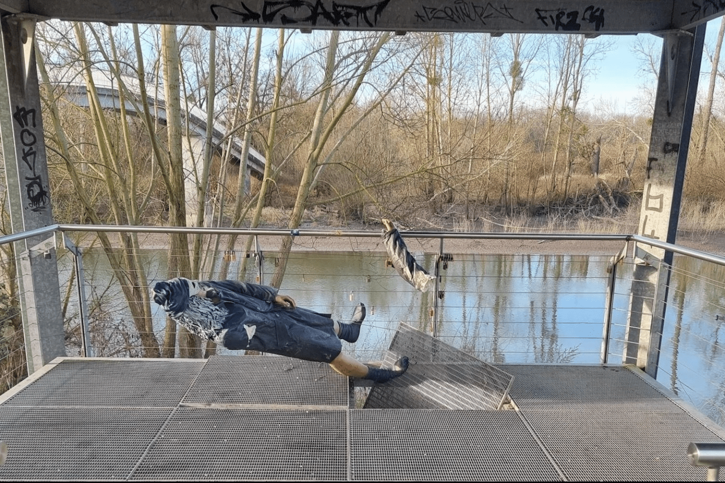 Beitragsbild: Sinnlose Zerstörungswut - Valerio-Denkmal schwer beschädigt Foto: Stadt Riedstadt