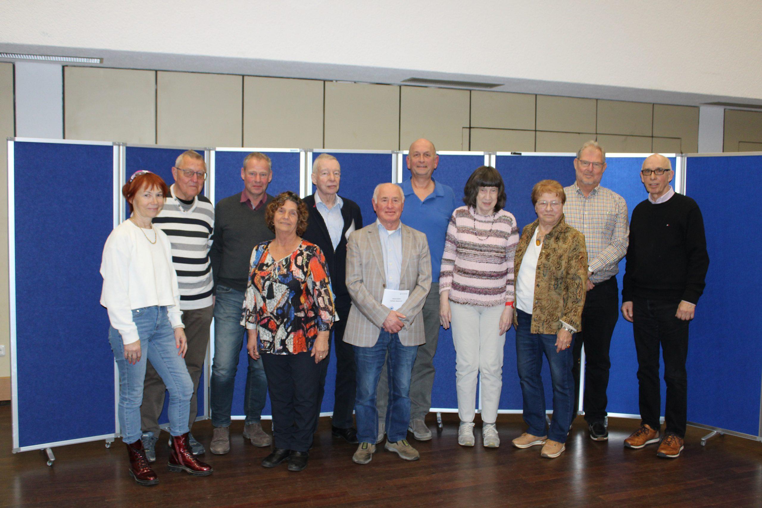 Der neue Weiterstädter Seniorenbeirat, von links: Martina Schücke, Werner Benz, Bürgermeister Ralf Möller, Rosa Pennisi-Maniaci, Vorsitzender der Seniorenversammlung Helge Morche, Donato Girardi, Vorsitzender Dieter Veith, Christina Graeff, Erna Moter, Werner Glaser, Rainer Thöny – es fehlt Peter Rohrbach. Foto: Pressestelle Weiterstadt