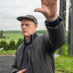 Der britische Bildhauer Tony Cragg zählt zu den bedeutendsten Vertretern der zeitgenössischen Skulptur. Seit den 1970er-Jahren erforscht er in seinem Werk das Zusammenspiel von Form, Material und Raum – oft mit einer fast organisch anmutenden Ästhetik.