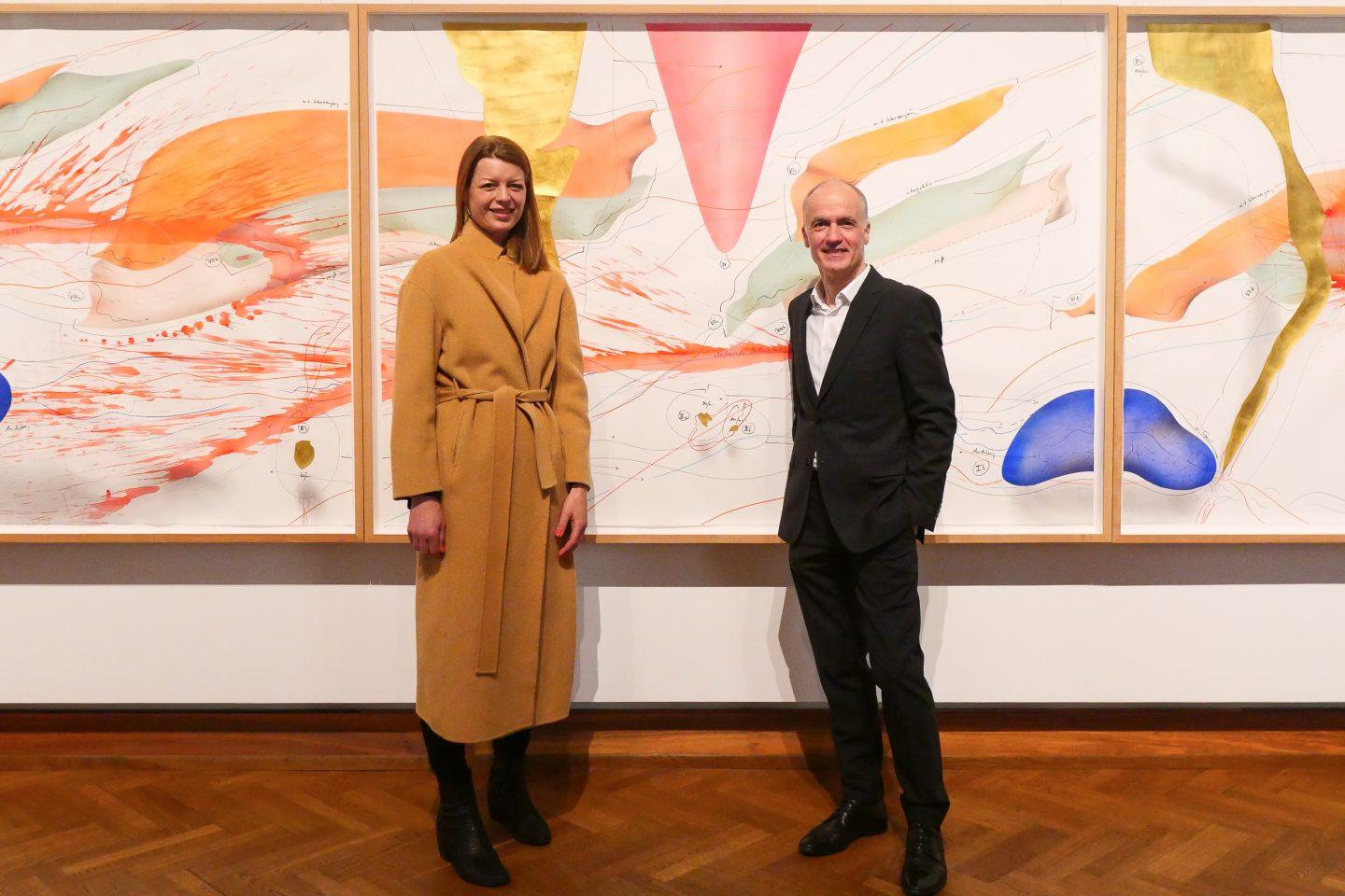 Jorinde Voigt und Martin Faass vor dem Kunstwerk im HLMD Foto: A. Ebert, HLMD Jorinde Voigt / VG Bild-Kunst, Bonn 2025