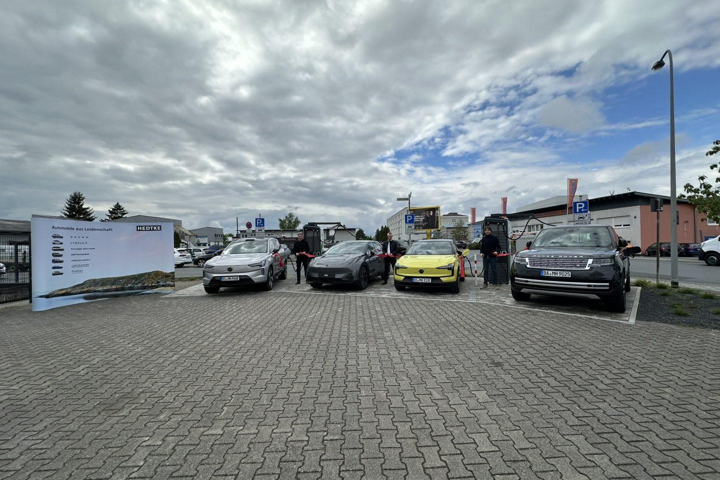 Das Autohaus HEDTKE freut sich, die Inbetriebnahme von zwei Ultra Fast Ladestationen von Plenitude mit ein