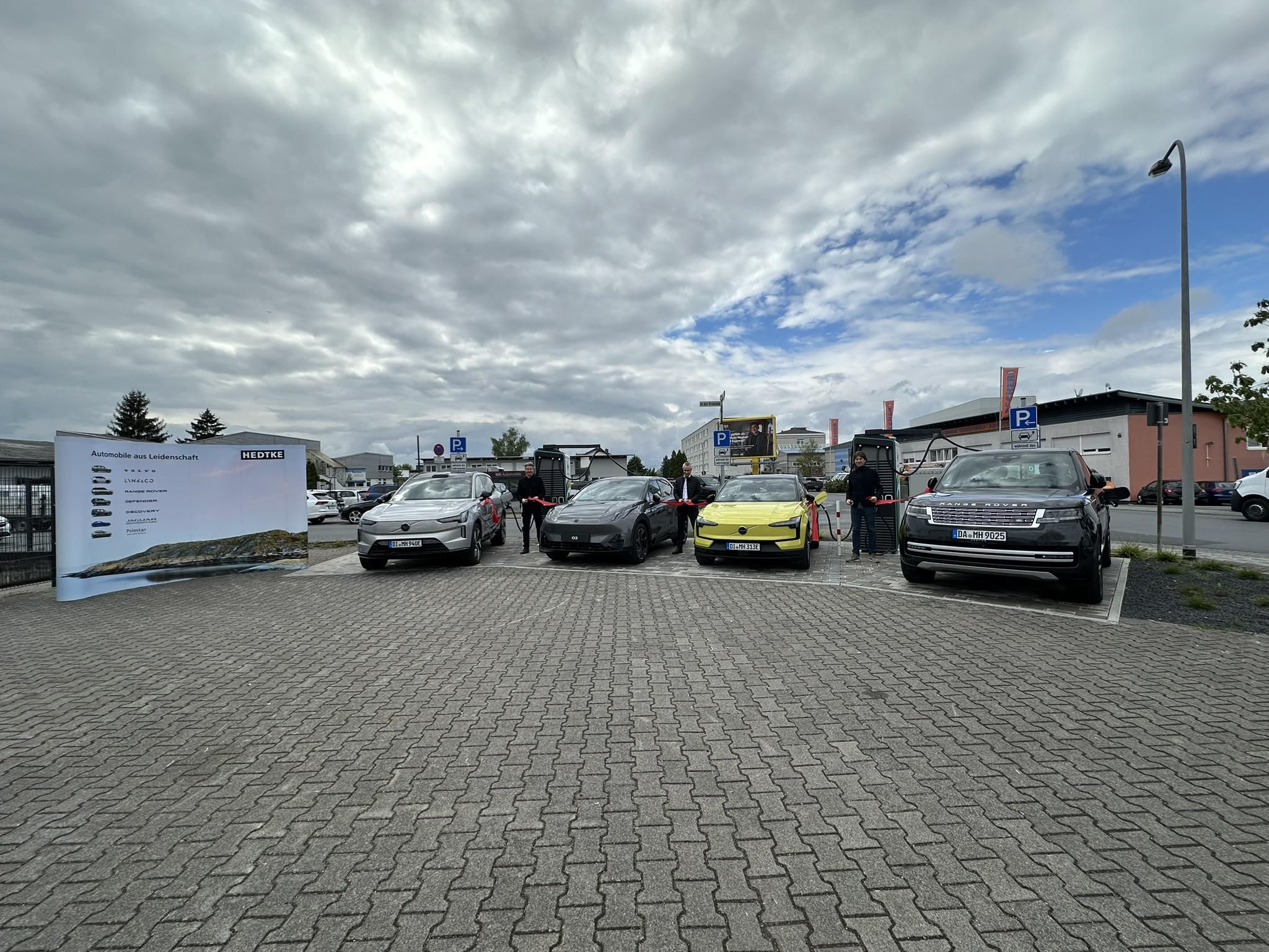 Das Autohaus HEDTKE freut sich, die Inbetriebnahme von zwei Ultra Fast Ladestationen von Plenitude mit ein