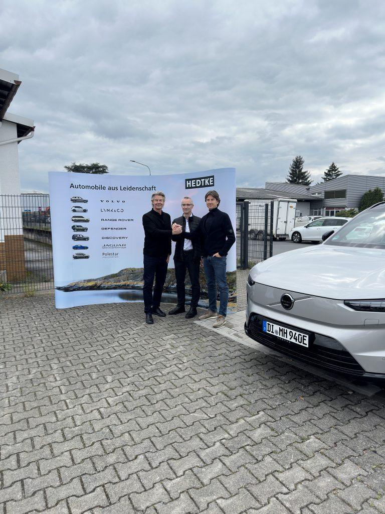 2 Fotos s. Anlage (Personen v.l.n.r.): Michael Hedtke, Geschä@sführender Gesellscha@er Autohaus Hedtke Kai Reichert, Country Manager Germany & Austria Be Charge Holger Hedtke, Geschä@sführender Gesellscha@er Autohaus Hedtke