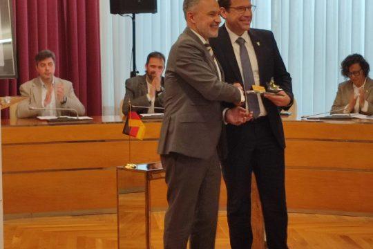 OB Benz nimmt in spanischer Partnerstadt Logrono Europapreis entgegen_Wissenschaftsstadt Darmseadt