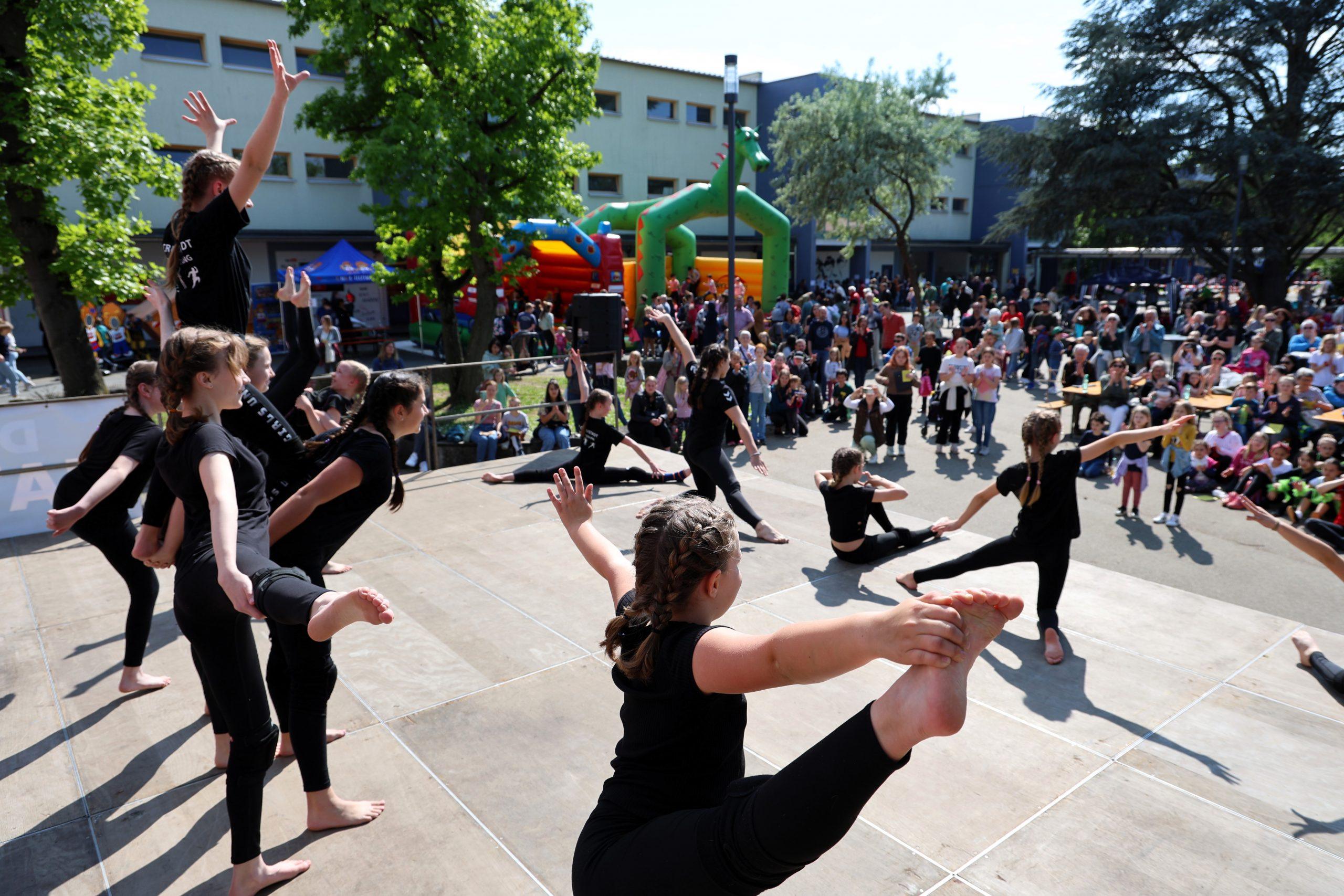 Das vielfältige Bühnenprogramm wie hier die „Dreamdancer“ des TV Crumstadt begeisterte auch im vergangenen Jahr. Archivfoto: Stadt Riedstadt